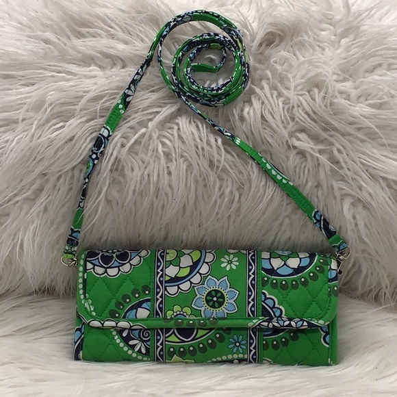 Vera Bradley Handbags - 🌼3/$12🌼BUNDLE DEAL! Vera Bradley Green Print Crossbody Wallet Bag